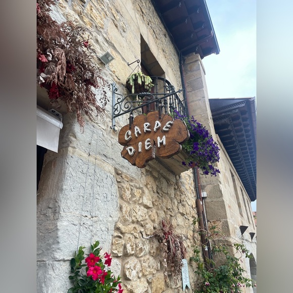 Meet your Posher, Pammy 📸💃🏽🌸🛍 fast 🚢 - Picture 5 of 8